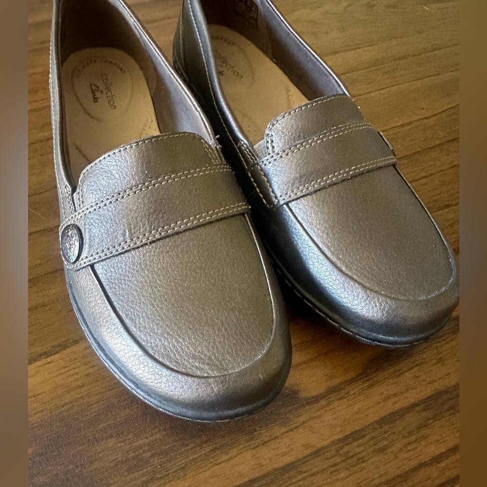 Clarks Bronze Metallic Cora Daisy Loafers Women’s 7 comfort Shoes - Picture 4 of 7